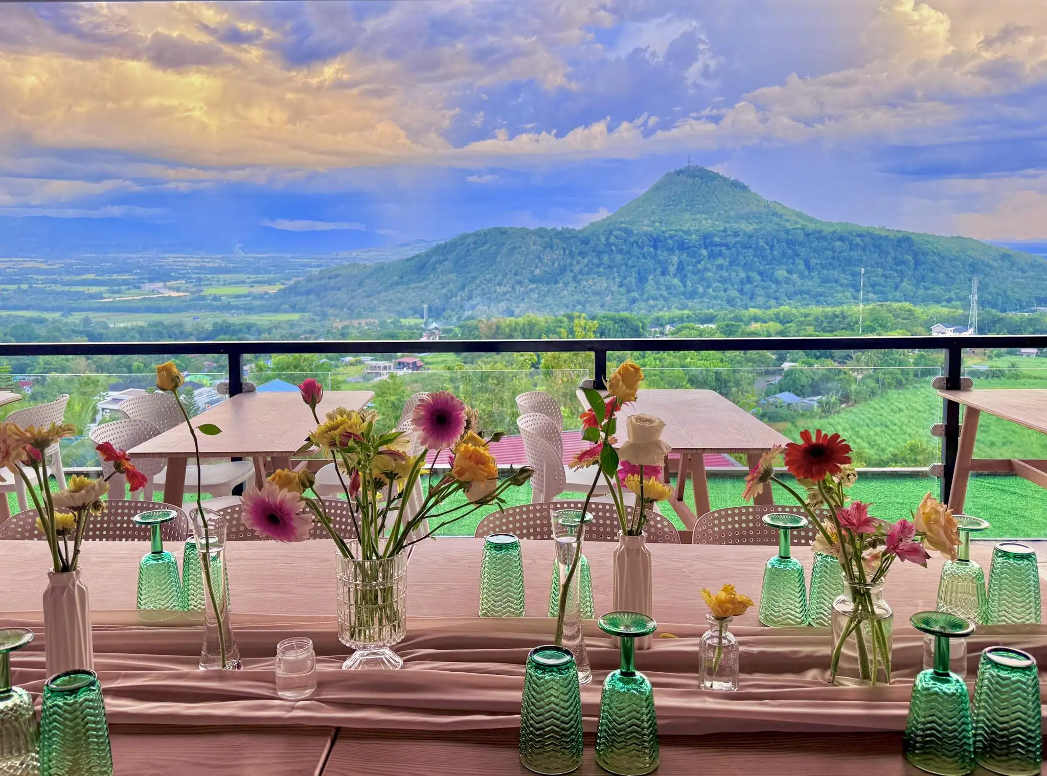 Green Airy Restaurant & Events Venue Banner