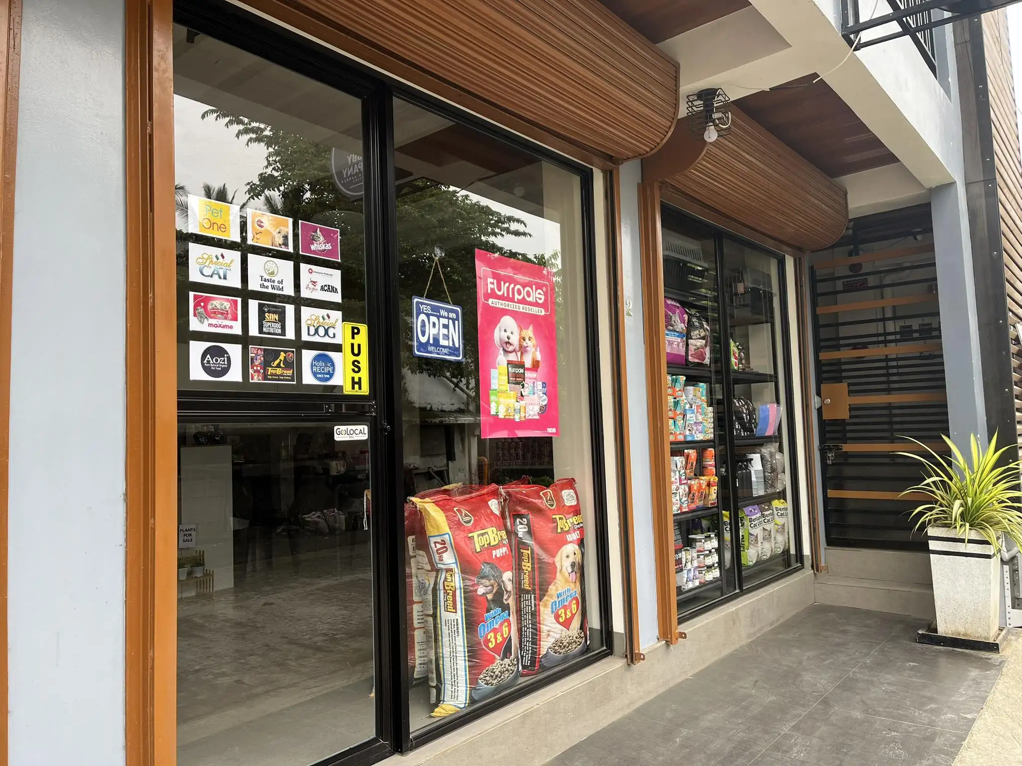 The Hobby Company Pet Shop & Garden Supplies Banner