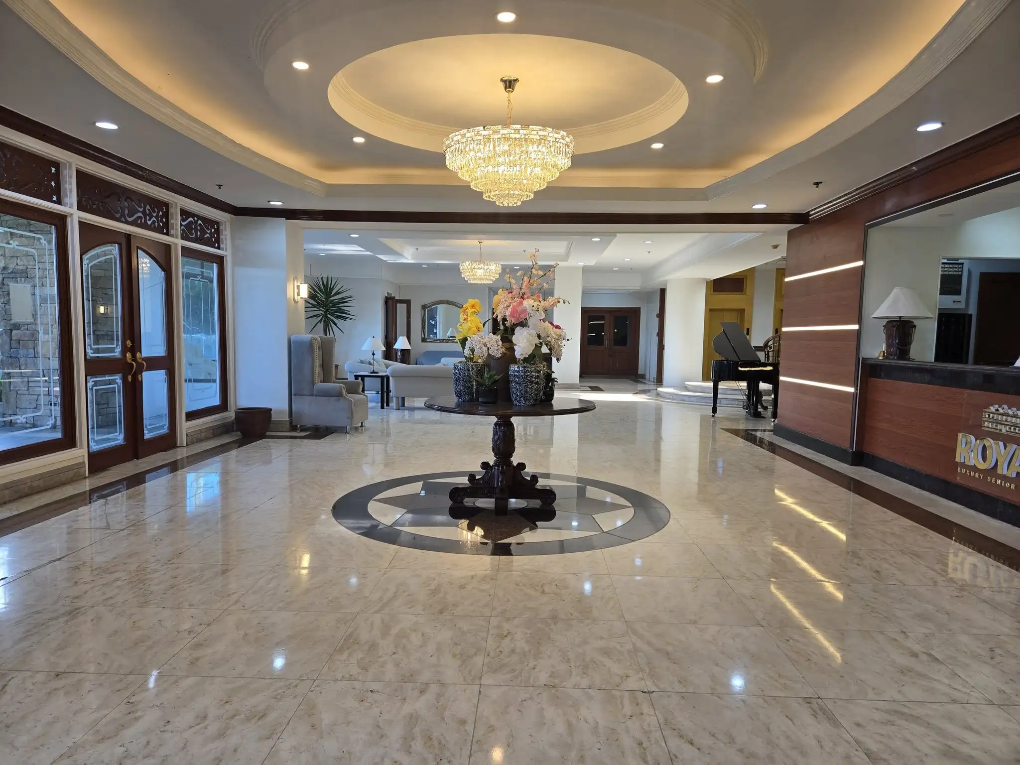 Royal Luxury Senior Living Banner